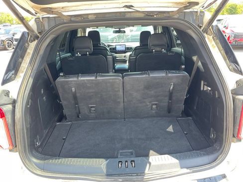 Used 2020 Ford Explorer XLT w/ Equipment Group 202A AWD/4WD image 9