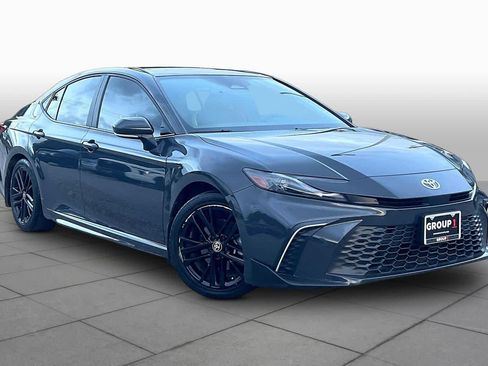 Used 2025 Toyota Camry SE w/ Convenience Package FWD image 3