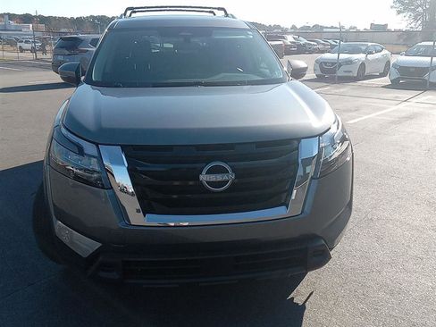 Used 2024 Nissan Pathfinder SV image 13