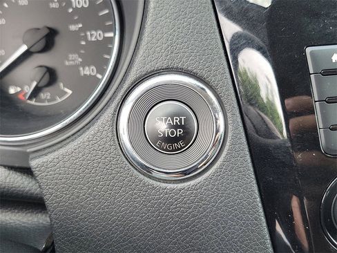 Used 2020 Nissan Rogue SL w/ Premium Package image 9