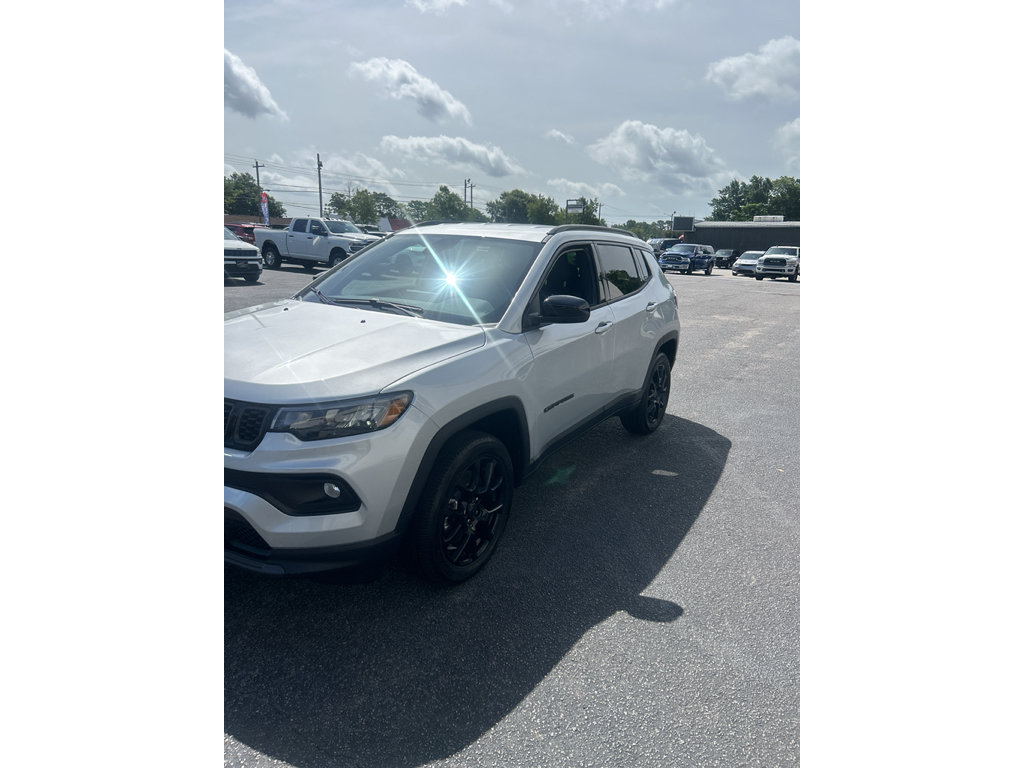 New 2026 Jeep Compass Latitude AWD/4WD image 5