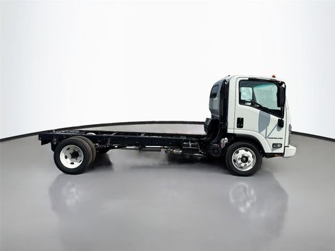 New 2024 Chevrolet Low Cab Forward image 8