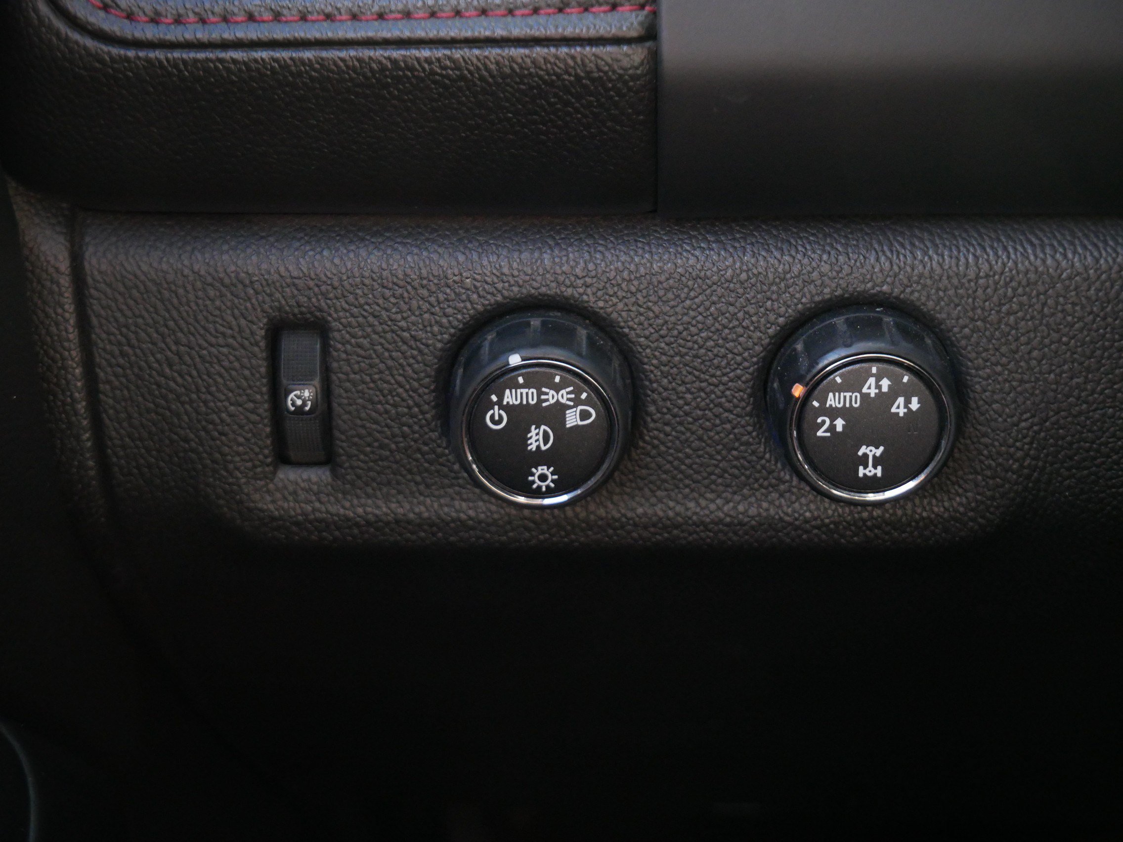 Used 2015 GMC Canyon SLE w/ All-Terrain Package AWD/4WD image 26