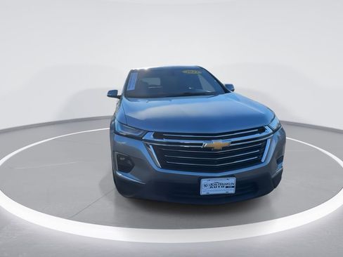 Used 2023 Chevrolet Traverse LT w/ Rear Camera Mirror Package image 3