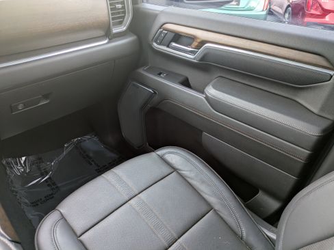 Used 2025 Chevrolet Silverado 3500 High Country w/ Technology Package image 9