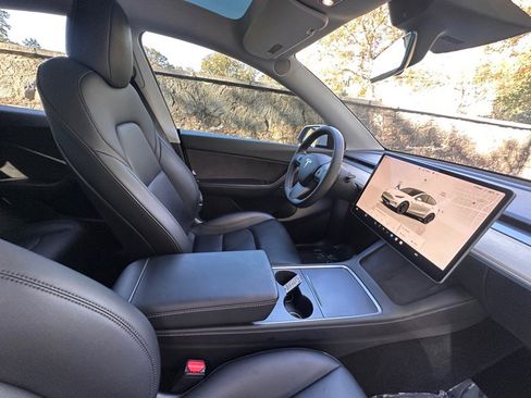 Used 2022 Tesla Model Y Performance image 49