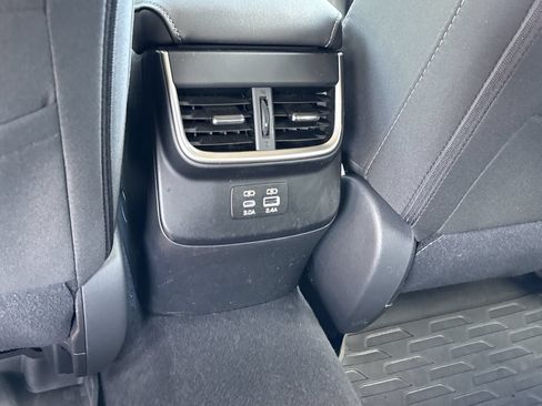 Used 2025 Subaru Outback Premium AWD/4WD image 11