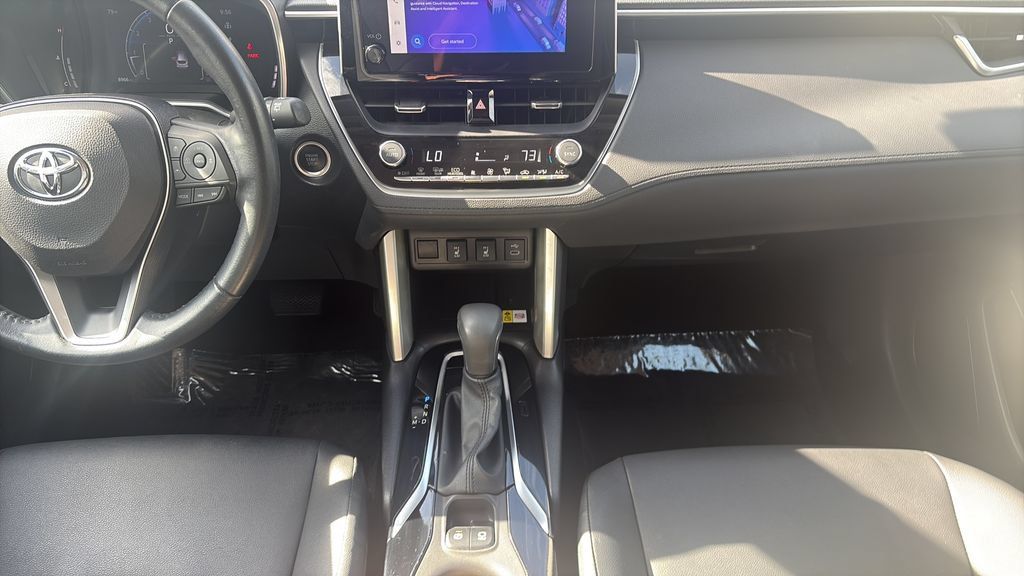 Used 2023 Toyota Corolla Cross XLE w/ Convenience Package FWD image 18