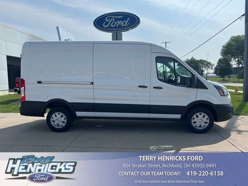 New 2023 Ford E-Transit Medium Roof image 2