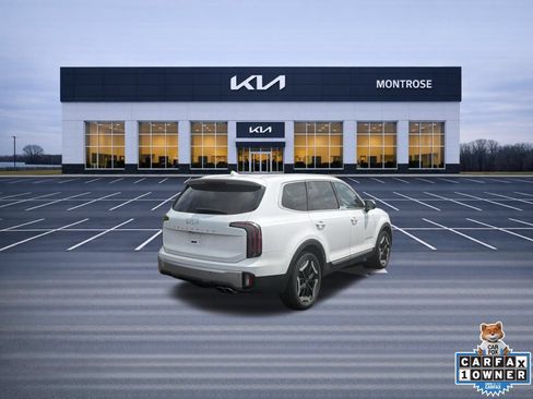 Used 2023 Kia Telluride EX w/ EX Captain's Chair Package FWD image 6