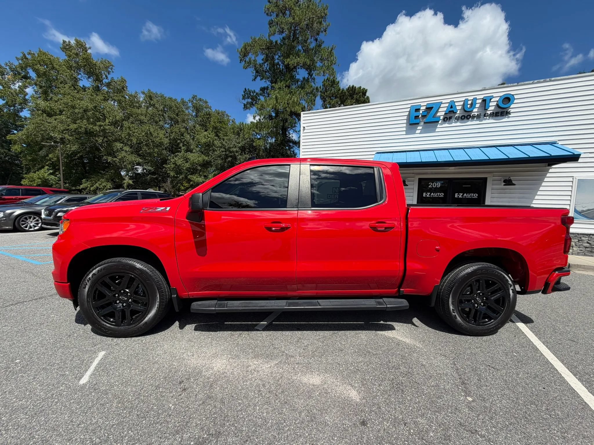 Used 2022 Chevrolet Silverado 1500 RST w/ Z71 Off-Road Package AWD/4WD image 3