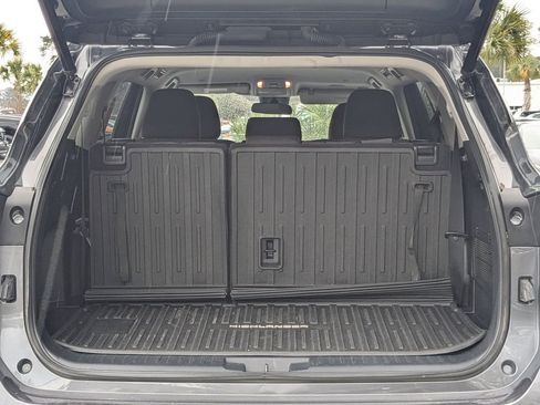 Used 2023 Toyota Highlander LE image 12