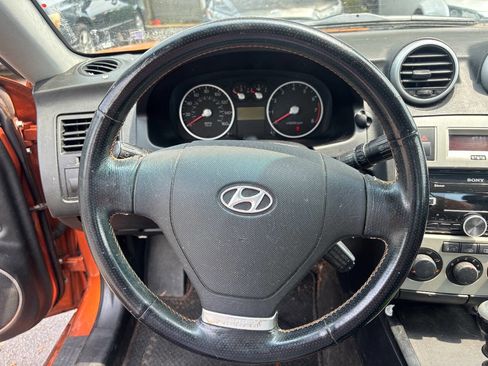 Used 2006 Hyundai Tiburon SE image 11