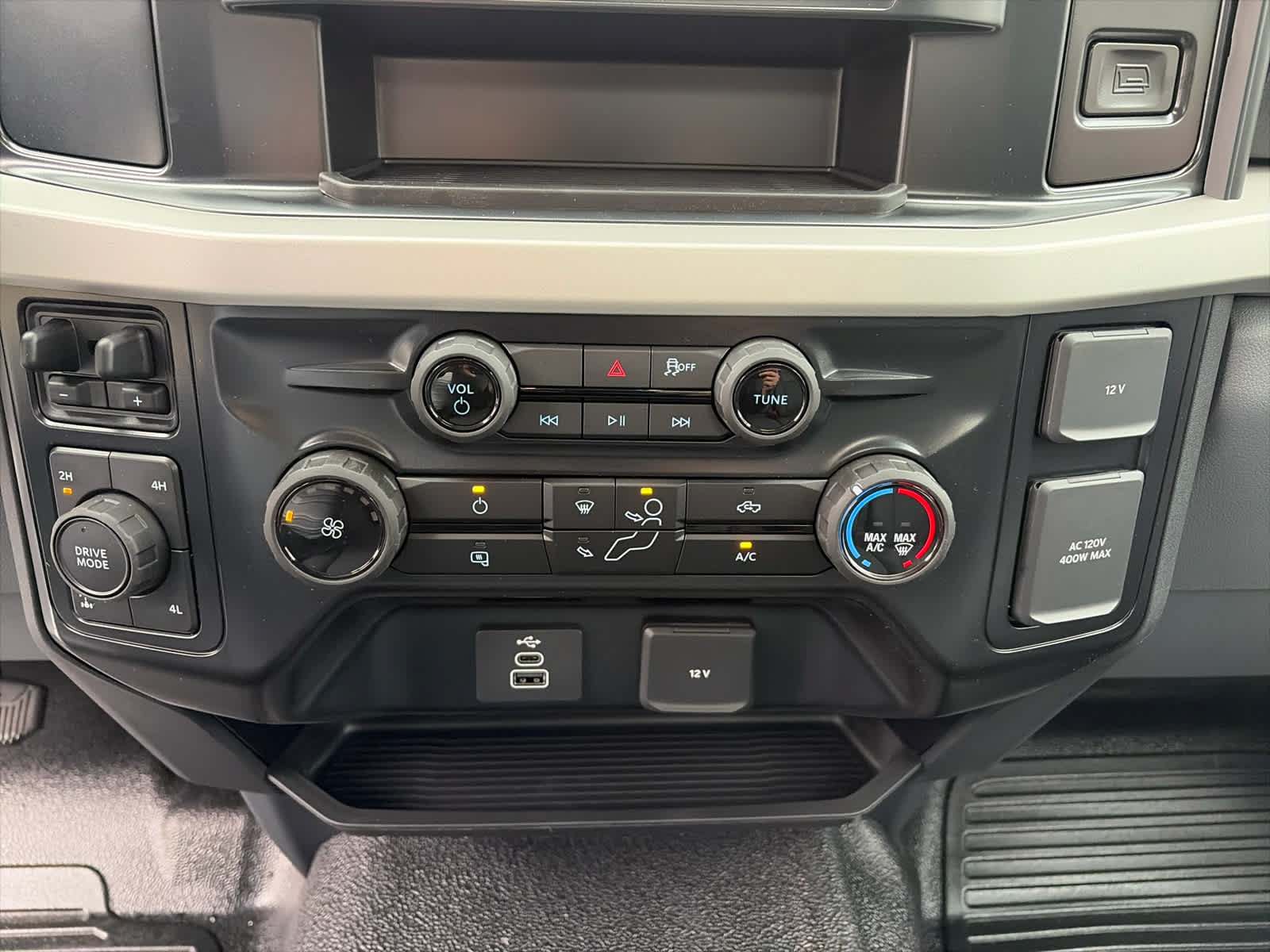 New 2026 Ford F250 XLT w/ FX4 Off-Road Package AWD/4WD image 25