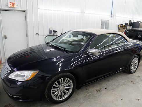 Used 2012 Chrysler 200 Limited image 7