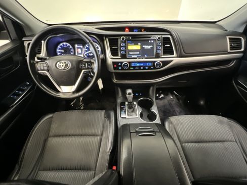 Used 2019 Toyota Highlander Plus AWD/4WD image 22