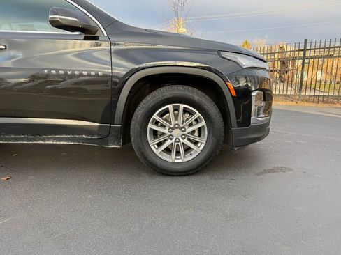 Used 2022 Chevrolet Traverse LT image 9