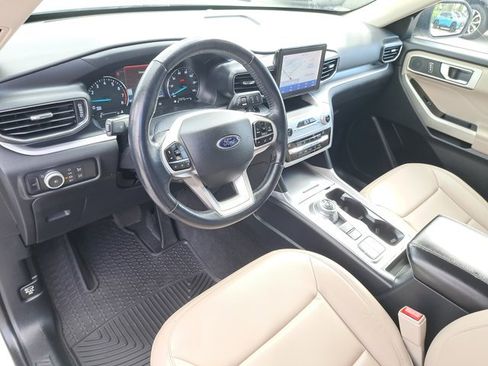 Certified 2020 Ford Explorer XLT w/ Equipment Group 202A image 17