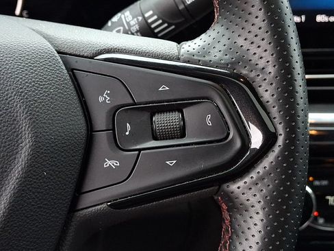 Certified 2024 Chevrolet Trax RS w/ Sunroof Package FWD image 28