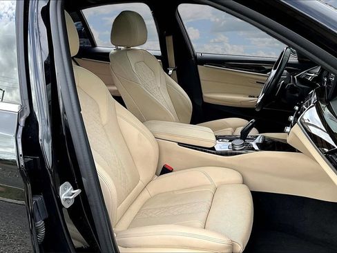 Used 2021 BMW 530i w/ Premium Package RWD image 28
