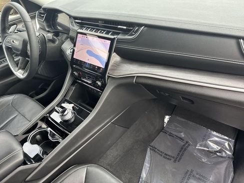 Used 2023 Jeep Grand Cherokee Limited image 31