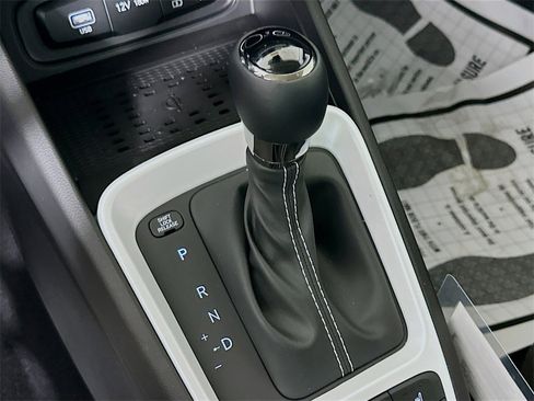 New 2025 Hyundai Venue Limited image 12