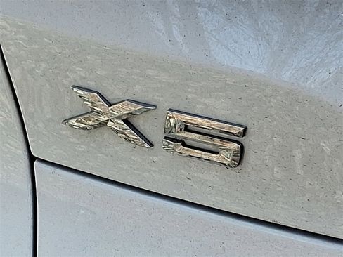 Used 2021 BMW X5 xDrive40i w/ Premium Package image 34