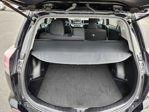 Used 2018 Toyota RAV4 LE w/ All Weather Liner Package image 29