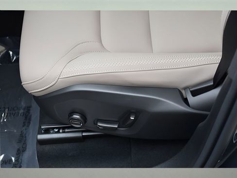 Certified 2026 Volvo XC60 B5 Core w/ Protection Package Premier image 30