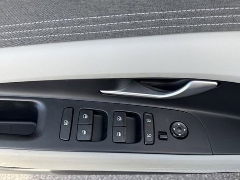 Used 2025 Hyundai Elantra Limited FWD image 18