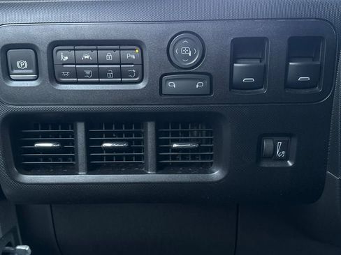 New 2025 Chevrolet Brightdrop 400 w/ Power Door Package image 27