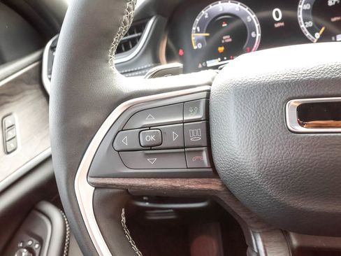 New 2025 Jeep Grand Cherokee Limited w/ Luxury Tech Group II image 24