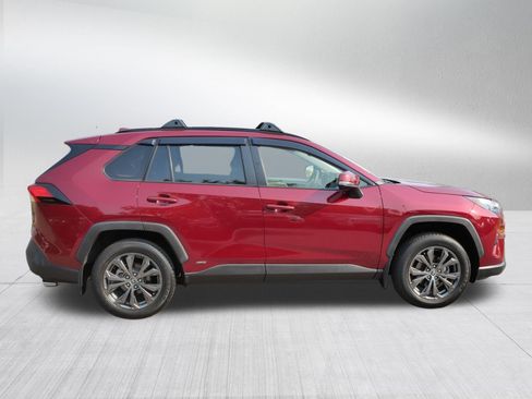 Certified 2022 Toyota RAV4 XLE Premium AWD/4WD image 9