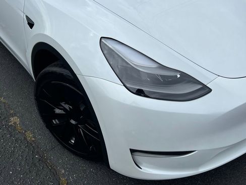 Used 2023 Tesla Model Y Long Range AWD/4WD image 2