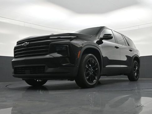 Used 2024 Chevrolet Traverse LS w/ Midnight/Sport Edition FWD image 24