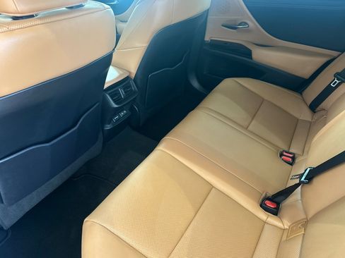 Certified 2023 Lexus ES 300h w/ Premium Package FWD image 15