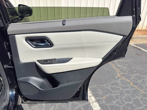 Used 2023 Nissan Rogue SV w/ SV Premium B Package FWD image 40