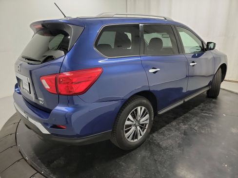 Used 2018 Nissan Pathfinder SV image 9