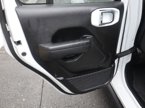 Used 2025 Jeep Gladiator Sport image 30