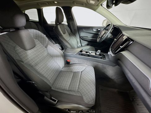 Used 2023 Volvo XC60 B5 Core image 26