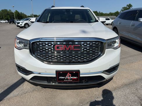 Used 2018 GMC Acadia Denali w/ Technology Package FWD image 4