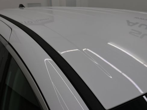 Used 2024 Chrysler Pacifica Touring-L FWD image 4