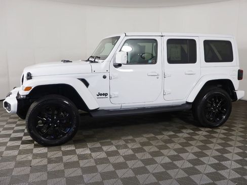 Used 2023 Jeep Wrangler Unlimited Sahara AWD/4WD image 16