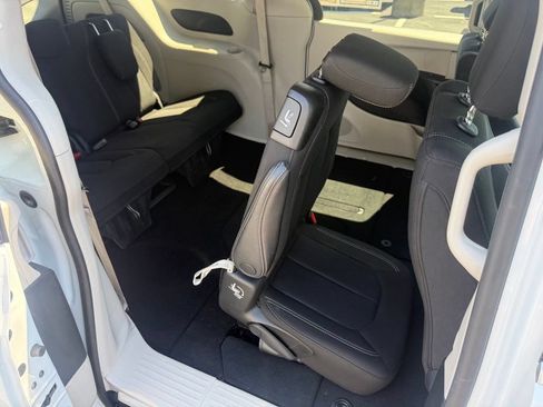 Used 2023 Chrysler Voyager LX FWD image 50