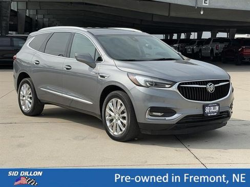 Used 2021 Buick Enclave Premium w/ Sun and Sites Package AWD/4WD image 2
