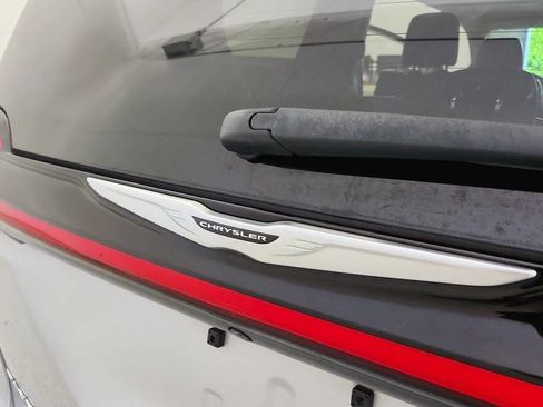 Used 2024 Chrysler Pacifica Touring-L FWD image 35