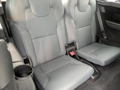 Used 2020 Volvo XC90 T6 Momentum image 14