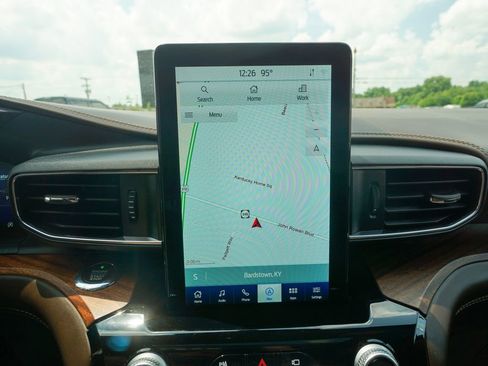 Used 2021 Ford Explorer King Ranch w/ Premium Technology Package image 27