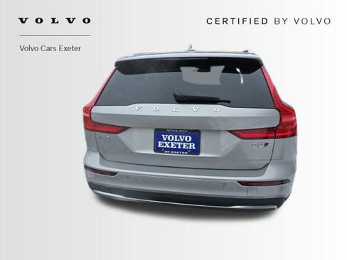 Certified 2025 Volvo V60 B5 Cross Country Plus image 8