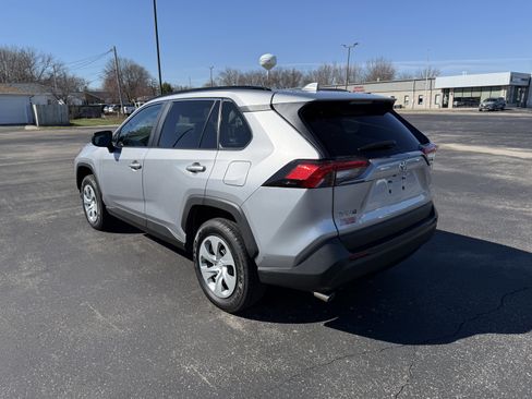 Used 2021 Toyota RAV4 LE image 3